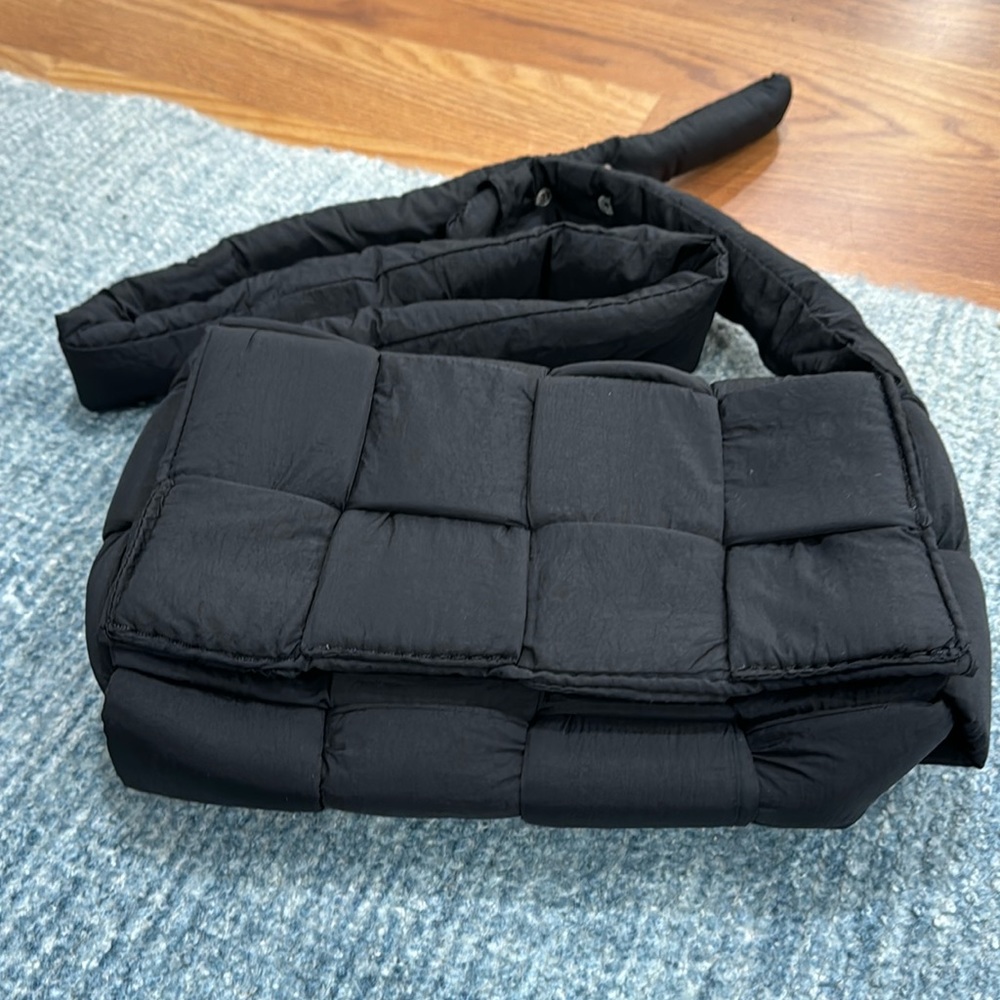 NWOT black puffer crossbody
